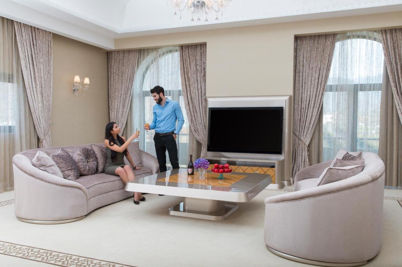 Gabala Garden Hotel Eksteriør billede A living room in a hotel