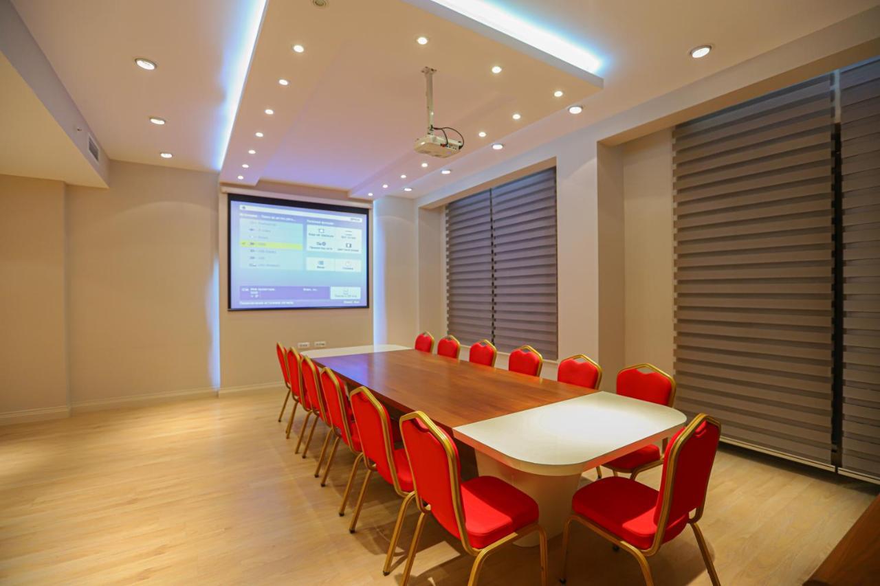 Gabala Garden Hotel Eksteriør billede A meeting room