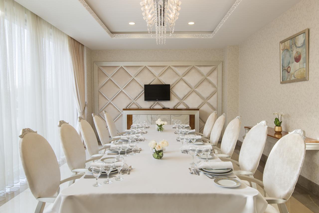 Gabala Garden Hotel Eksteriør billede A private dining room at the hotel