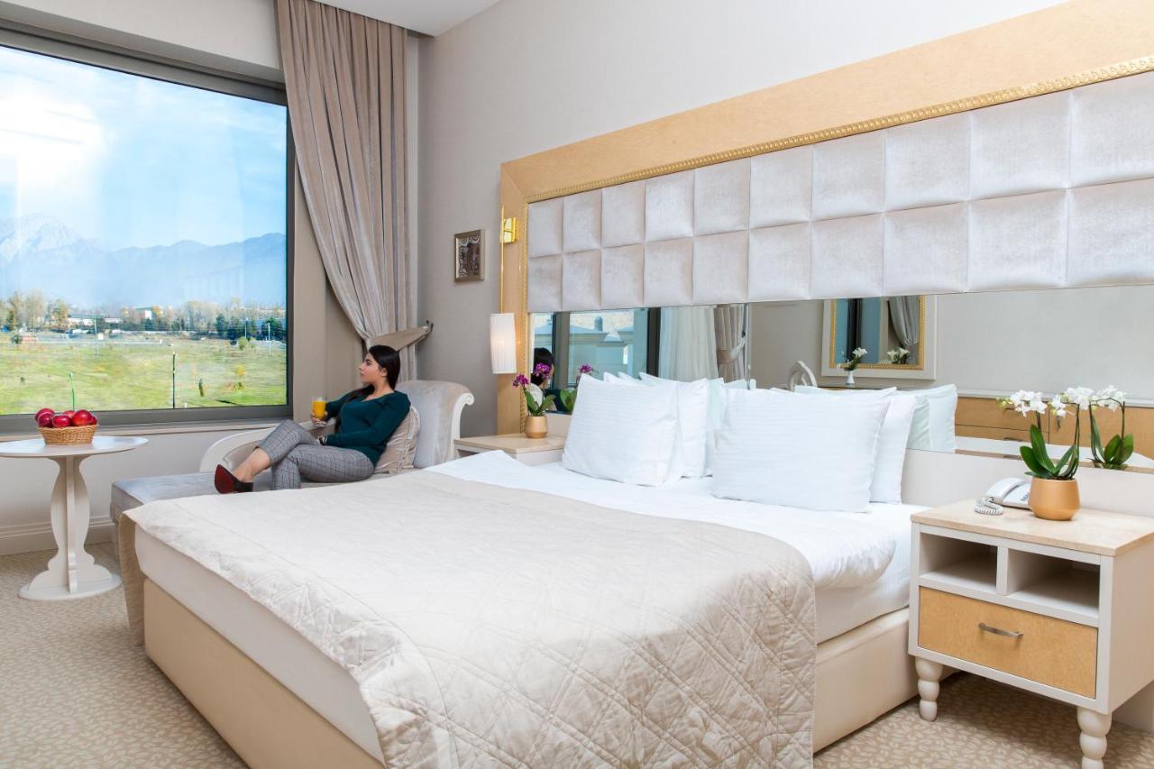 Gabala Garden Hotel Eksteriør billede A room at the hotel